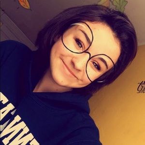 Meet your Posher, Chloe